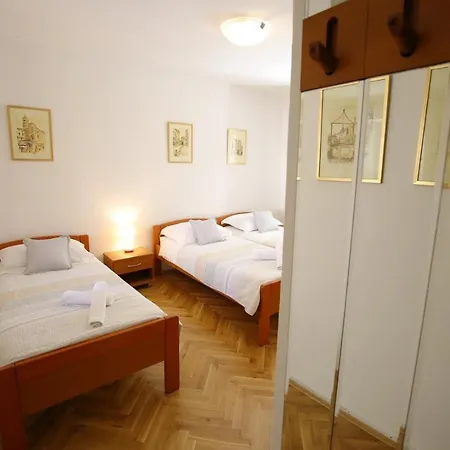 Victoria - Centre 3* זאדאר