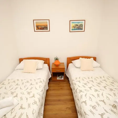 Victoria - Centre Guest house 3*