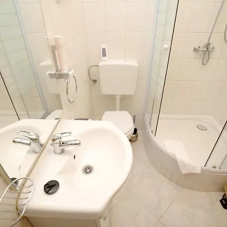 Victoria - Centre Guest house 3*